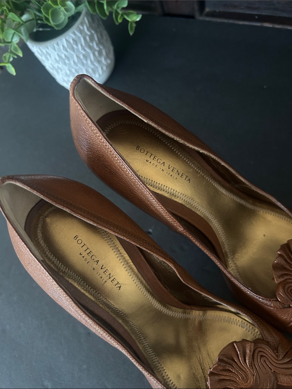 Bottega Veneta Brown Leather Peep-Toe Heels with Knot Detail - Picture 12 of 15